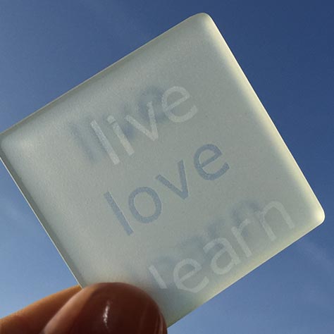 Miniature token "live love learn"